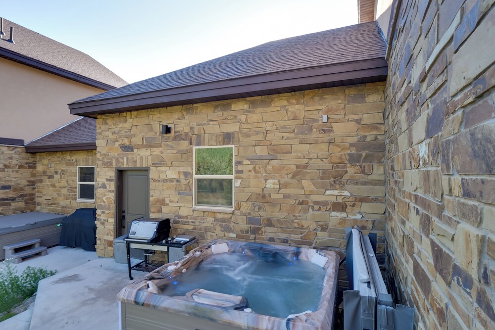 Aspen Grove Views: Spacious Duplex 5 Mi to Breck