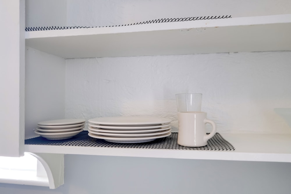 Near Shops, Eats & Trails: Loudon County Apt!