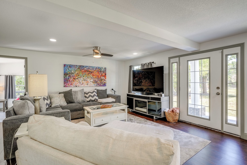 Pool Table, Fire Pit: Spacious Home in Dover!