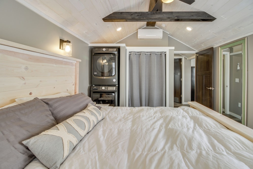 Pet-friendly Cabin w/ Lake Access & Patio in Dent