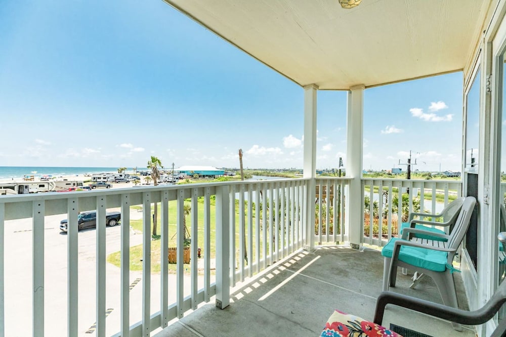 Beautiful Blue Heron Sleeps 6 Great Views