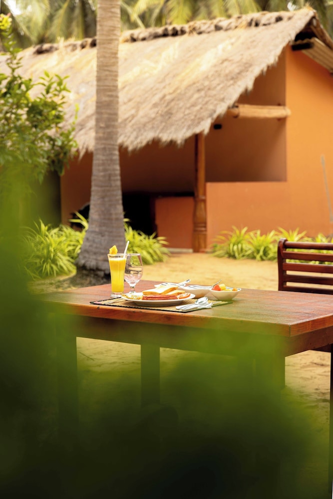 Roshanne Beach Resort