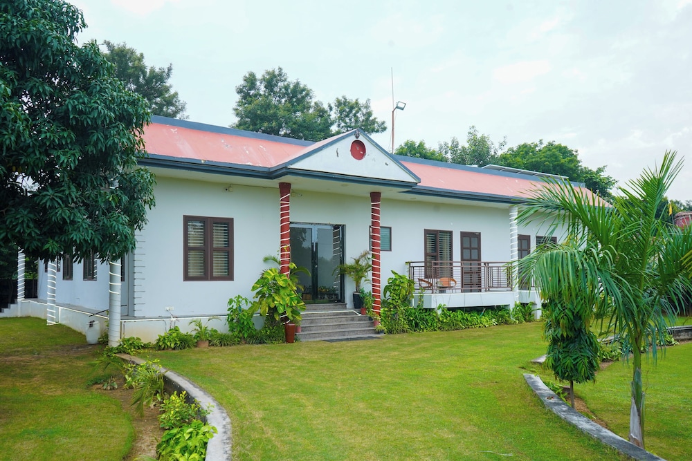 Alaya Stays 5 BHK Pet friendly with pvt pool - Ashirwad Farms