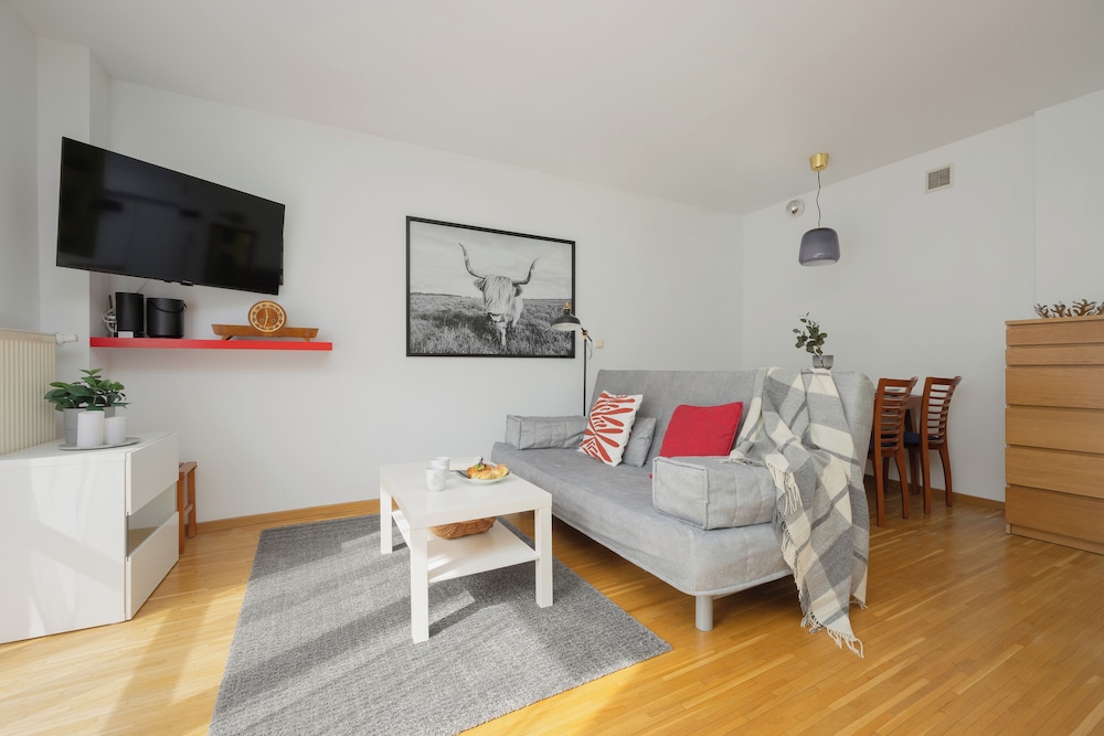 Sunny Heart of Warsaw by Renters