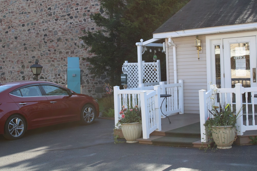 Lockview Motel