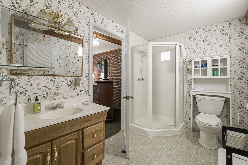 Bove House-limit 24 10 Bedroom Home by RedAwning view 3