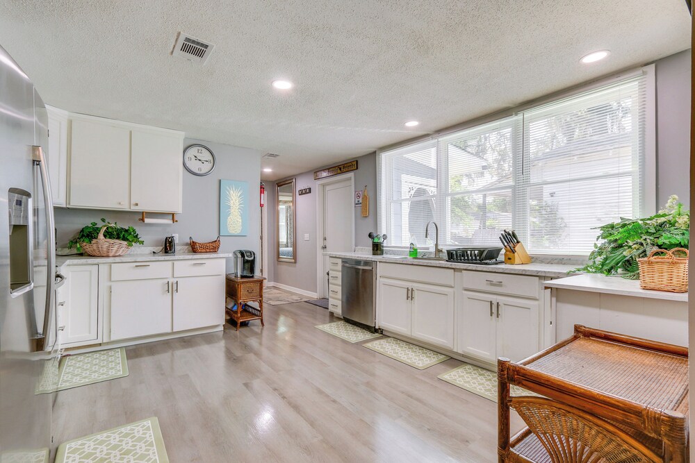 Beachy Home in Heart of Beaufort w/ Pool Access