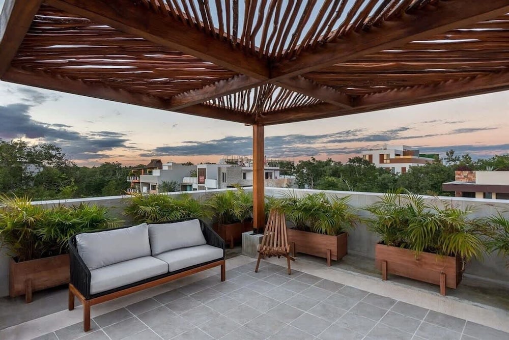 2 BR Great Located Natural Lightning