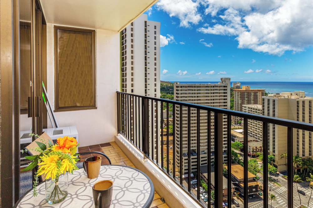 High Floor Ocean View Condo (King Bed and Parking) hotel photo