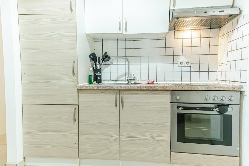 Simple 2 Bedroom Apartment with WiFi