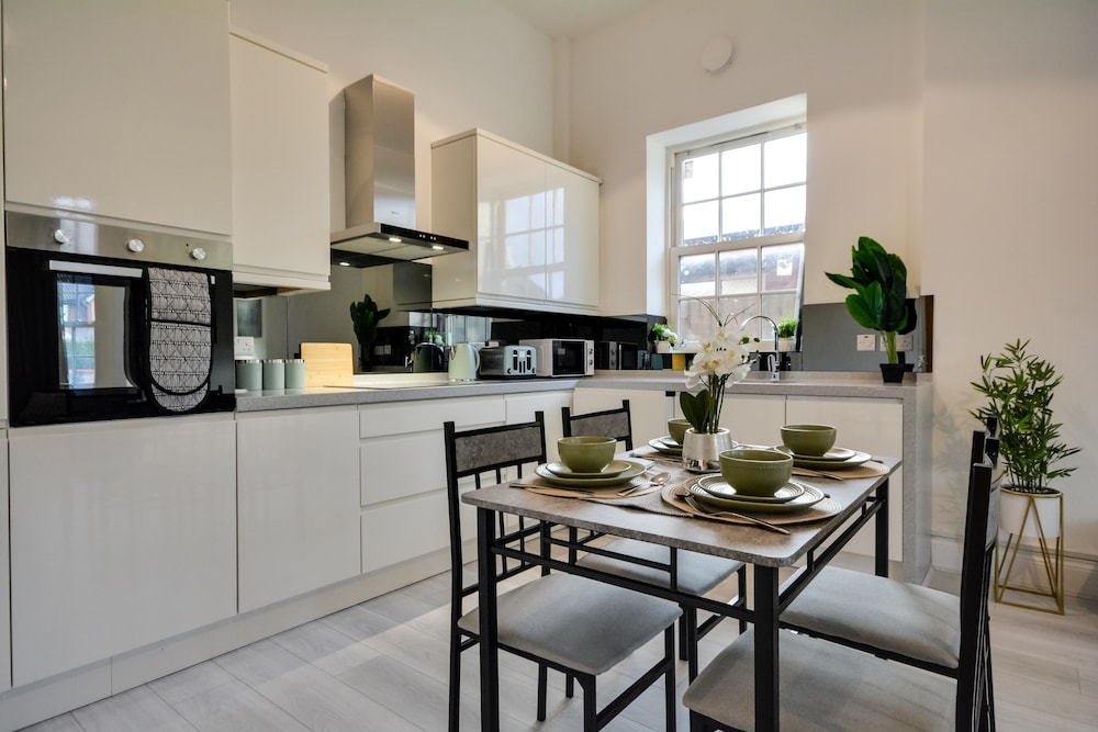 Cosy Wigan Apartment With Sunny Views