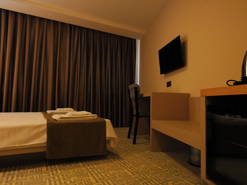 Bonnie City Hotel - Image 53