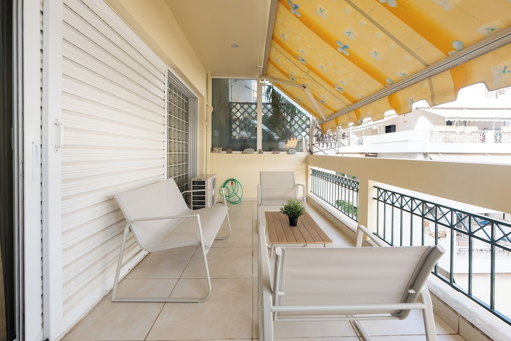 2BR hot tub prvt parking near metro