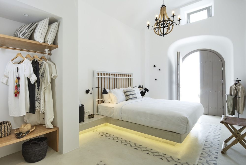 White and Co. La Torre Suites