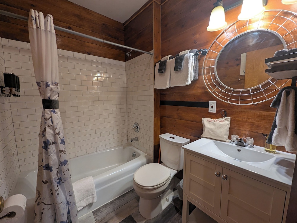 Feather Nest Inn
