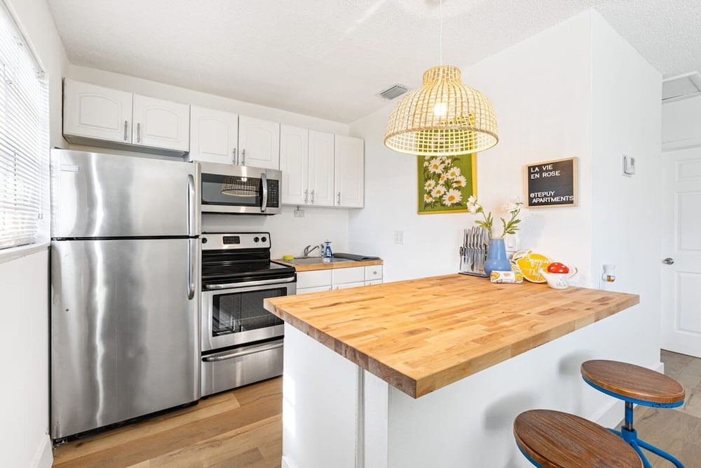 Lovely 2 BR Condo in Sailboat Bend