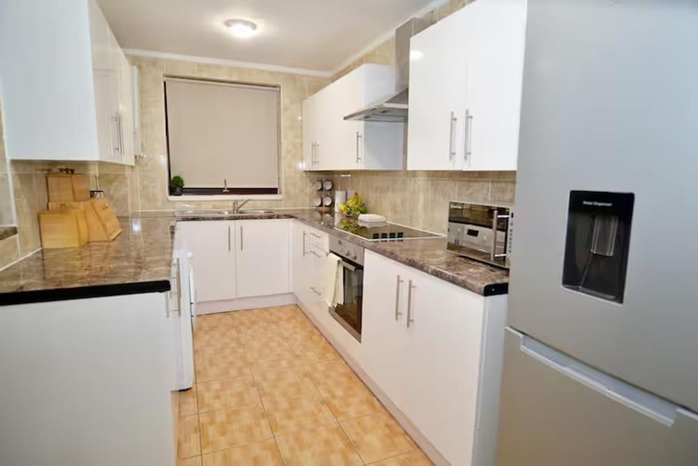 Family- Near Lcy Airport- Sleeps 6- Parking- Wi-fi