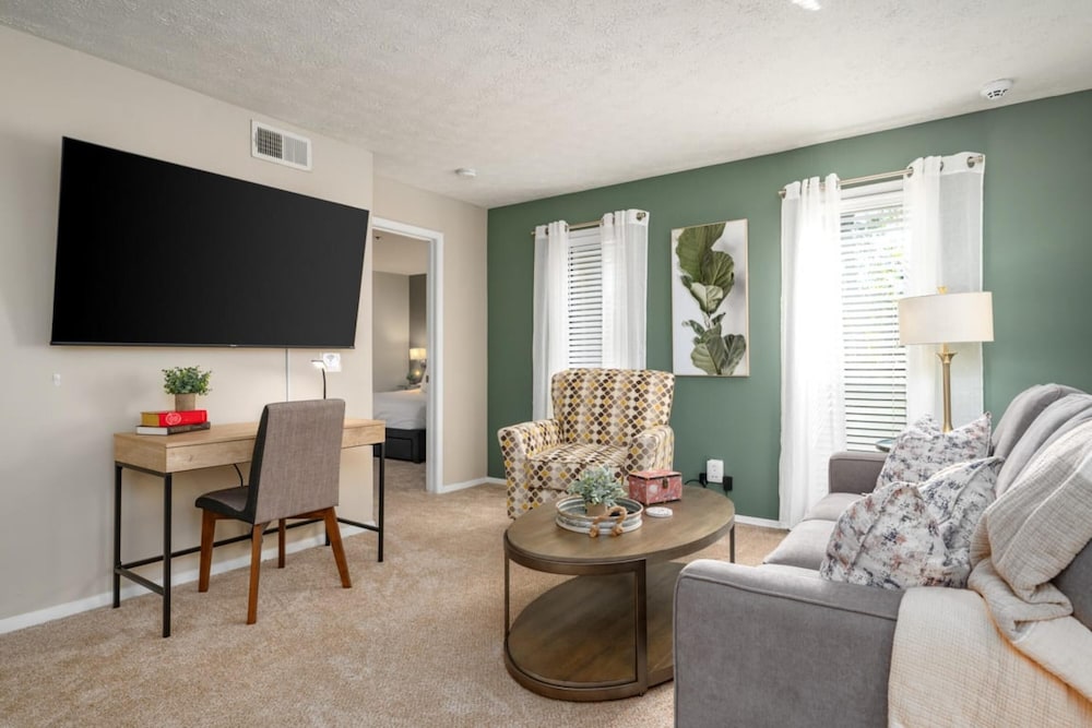 Birmingham Vacations - Minutes to Hoover Met Finley Gym Dog Park - Property Image 1