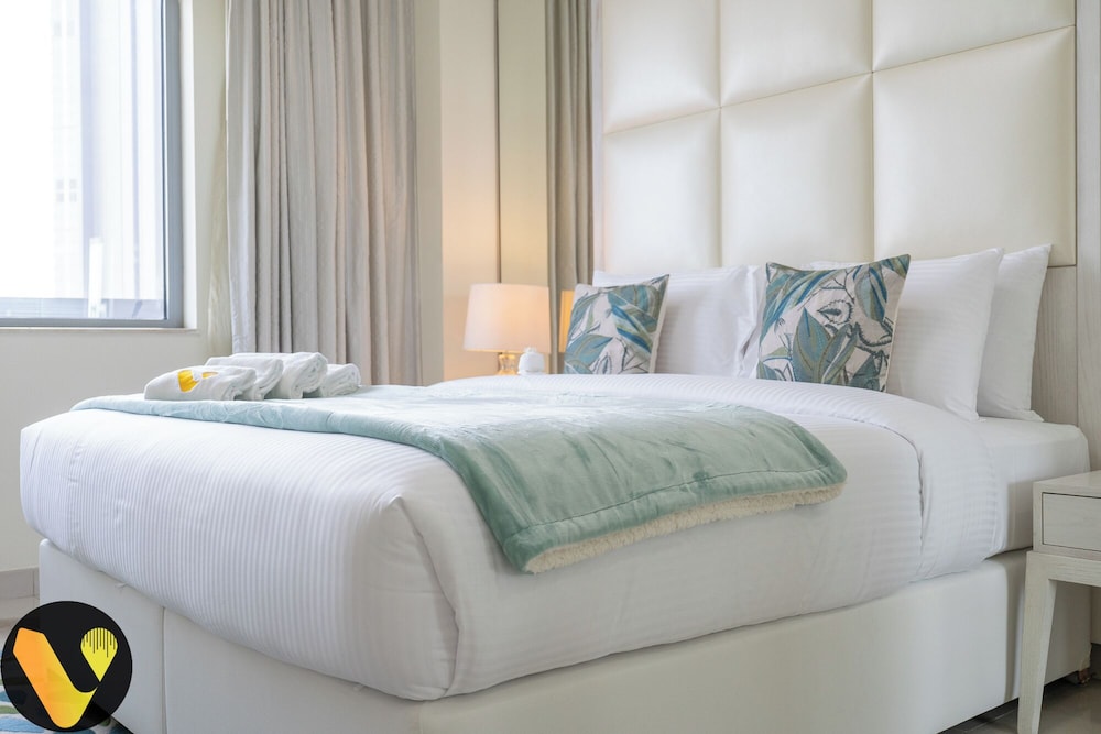 Vogue Stylish Apt Near Dubai Mall & Burj