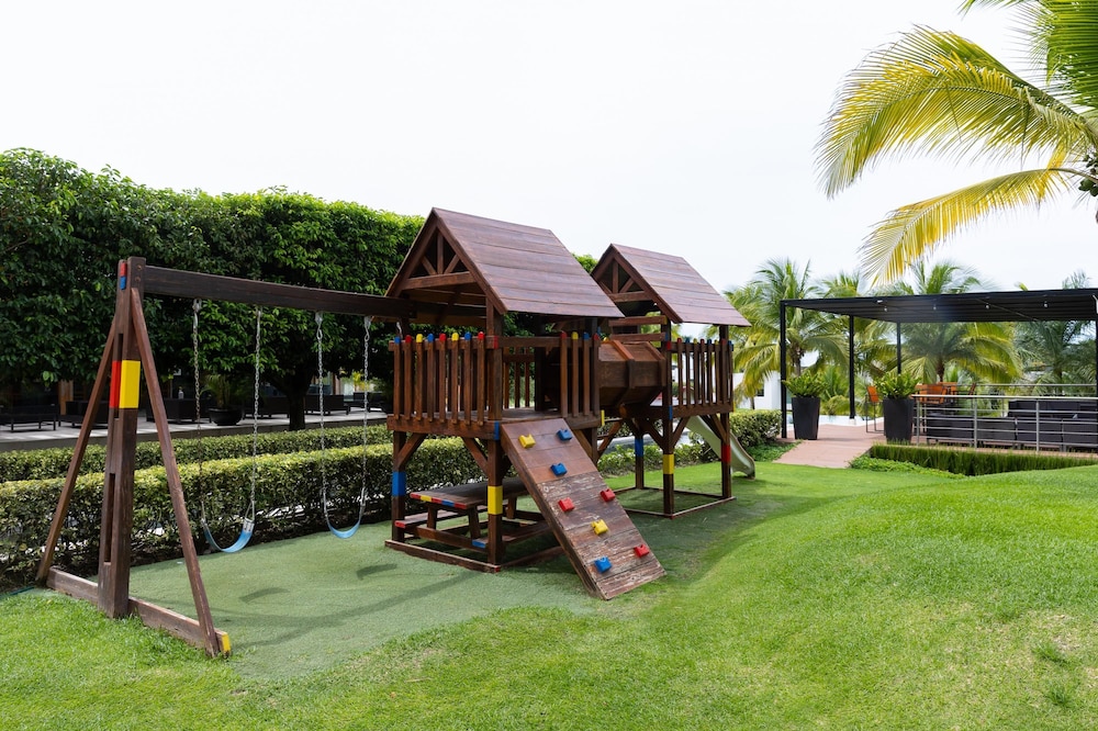 The Big Family Condo by Acomodo