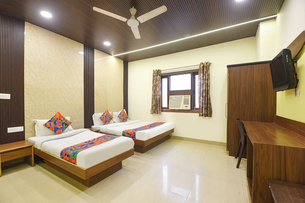 Fabhotel Aura Palace