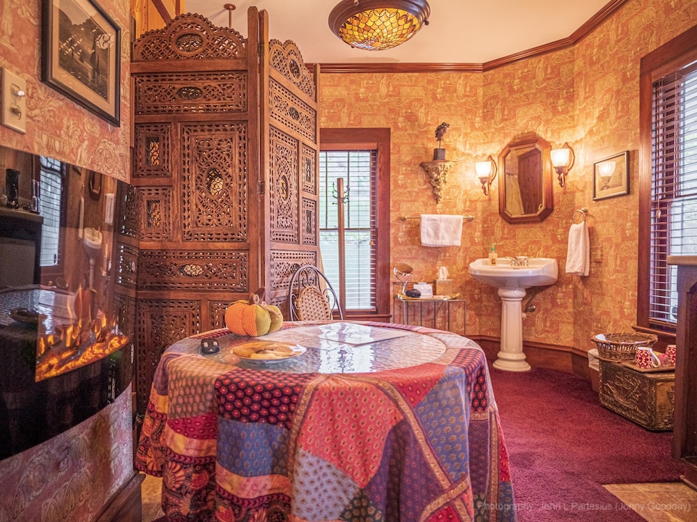 Cliff Cottage Inn - Victorian B&B and Boutique Hotel