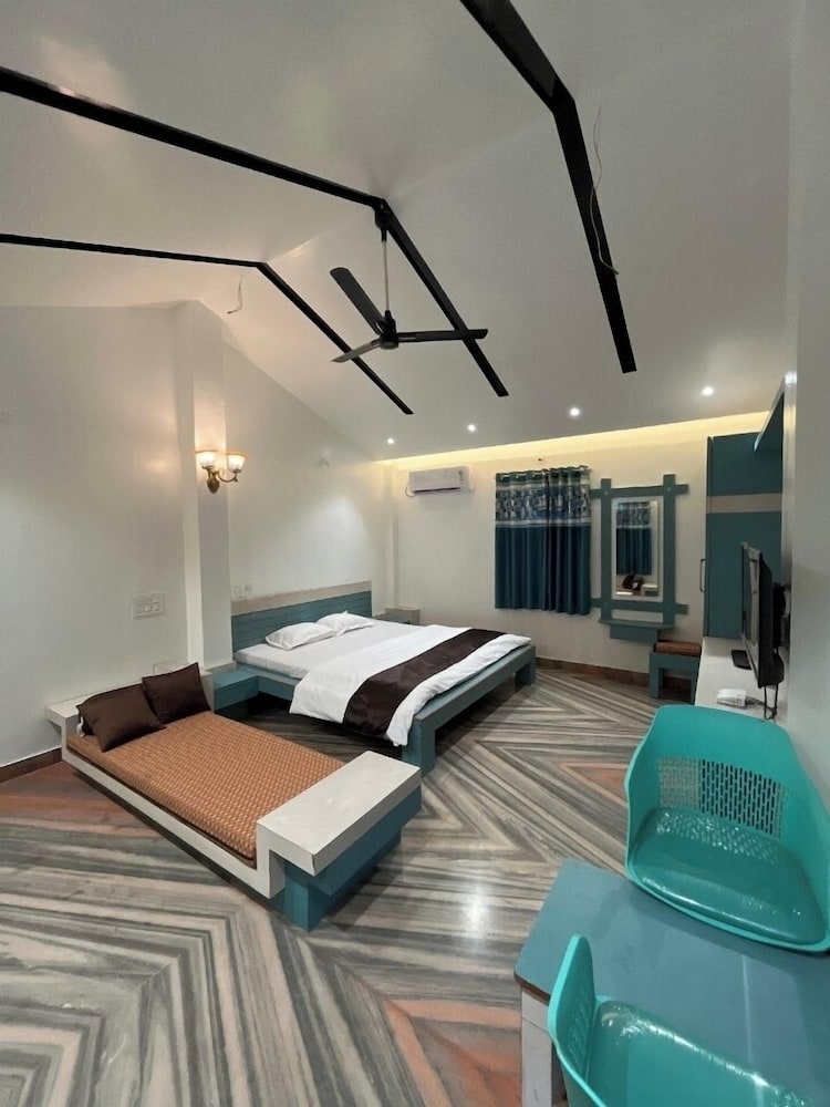 Amrapali Resort