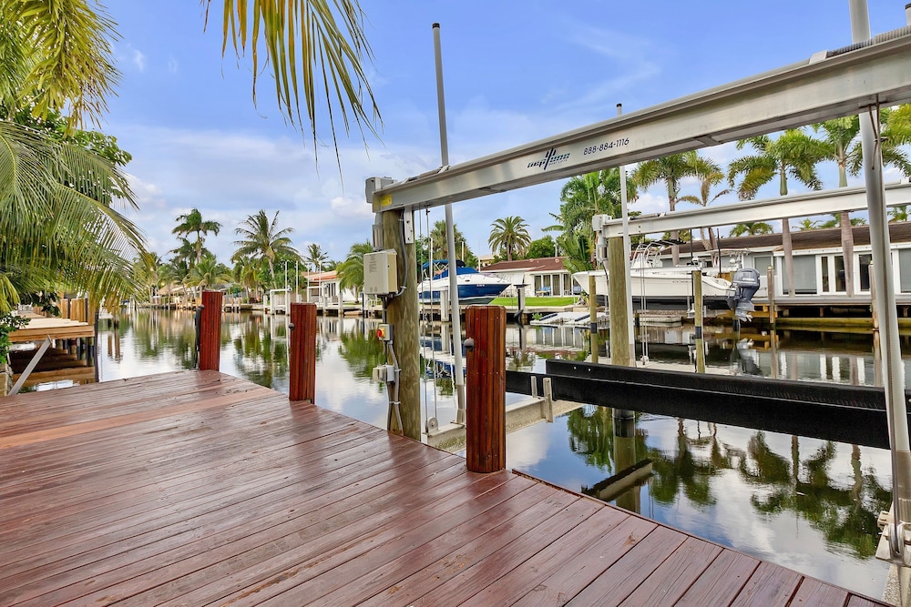 Flirty Flamingo Colorful Waterfront Escape w Pool