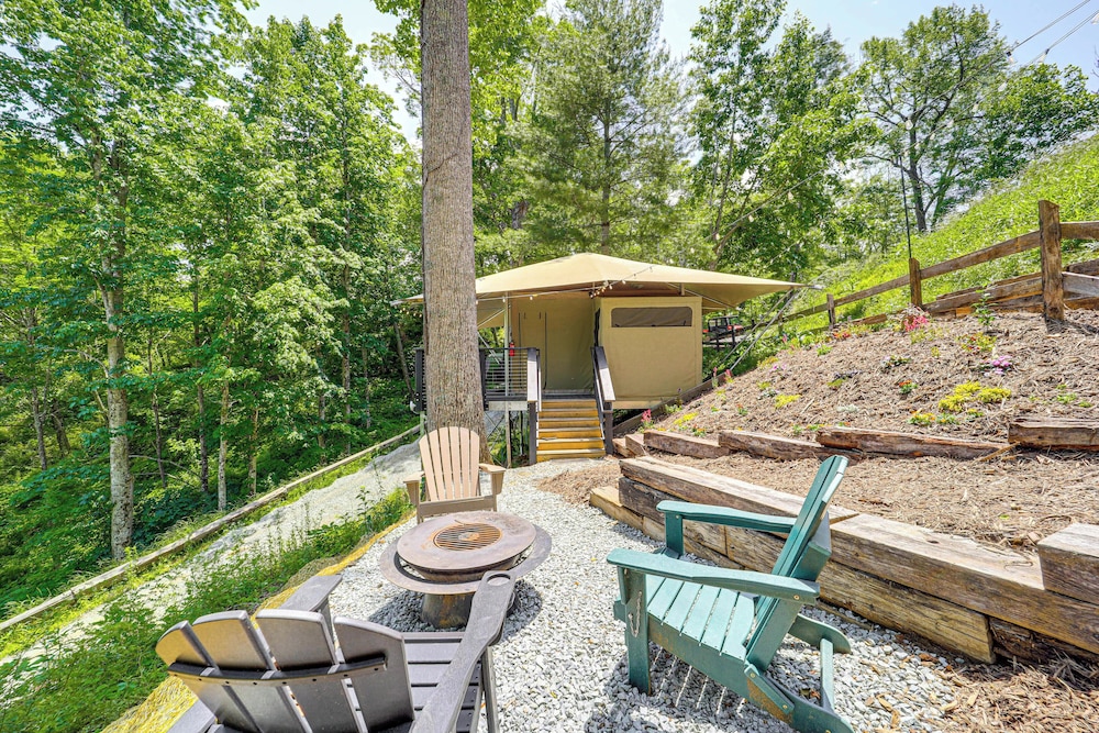 Mtn-view Deck: Scenic Glamping Getaway Near Boone!
