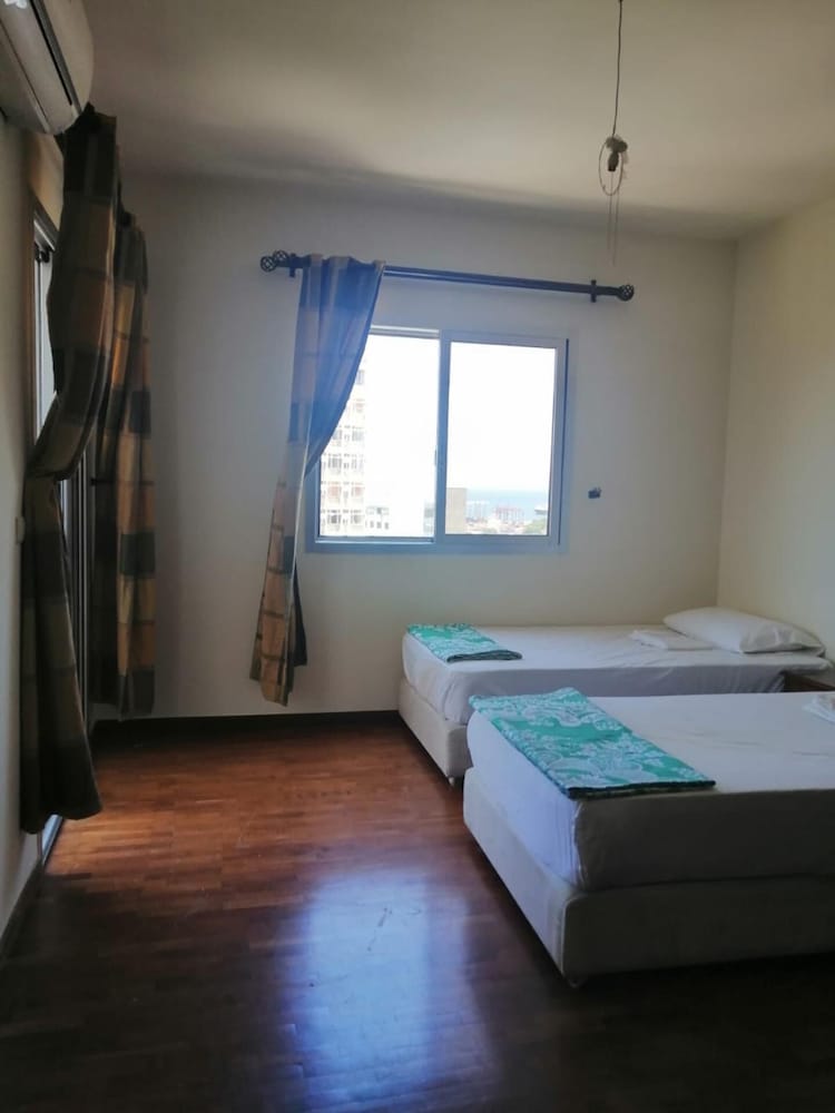 Stunning 2-bed Apartment in Achrafieh Beirut view 3