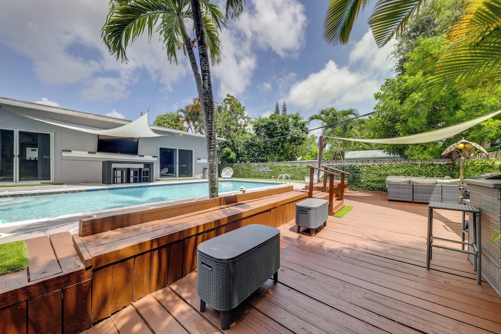 Private Oasis in West Park Near the Beach!