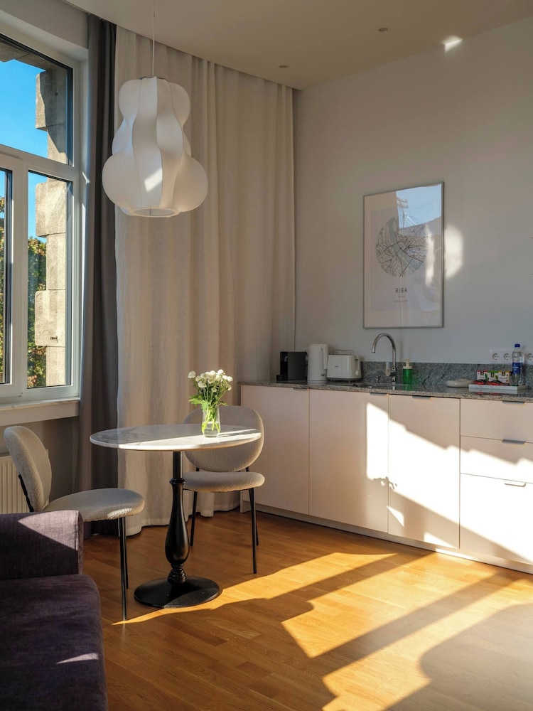 Miro Rooms Center Cloud - Quite Chic