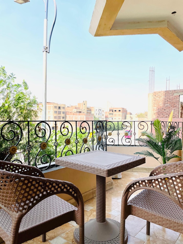 The King Narmar Hotel