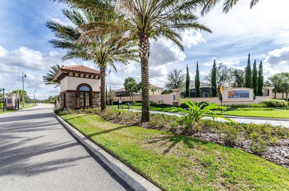 Sleeps 18! Solterra Resort, Pool, Gameroom, Themed Bdrs Broad Oak by Avantstay