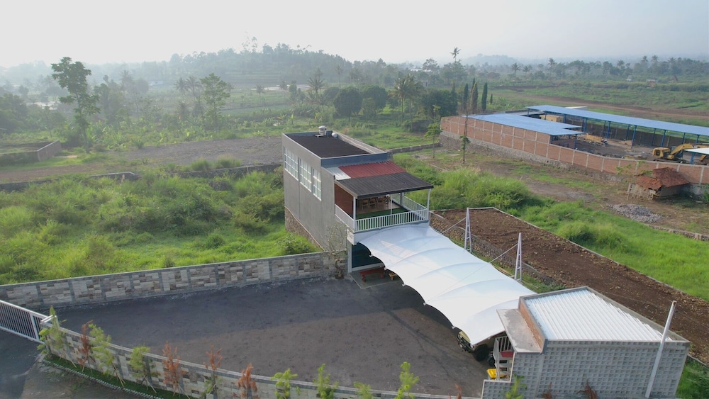 Green Mountain Villa Garut