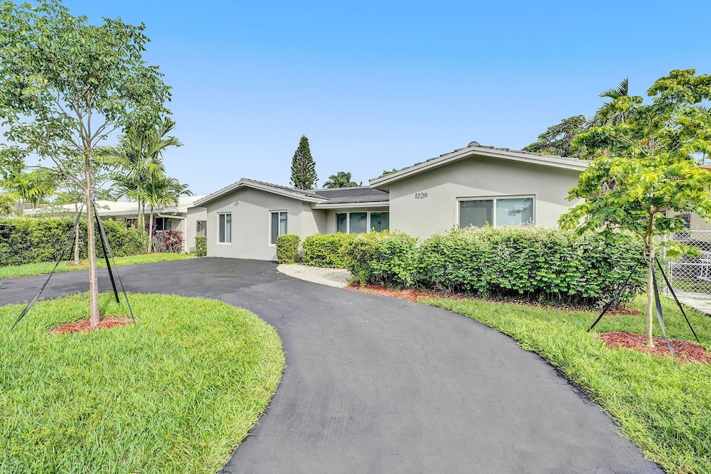 Incredible 4BR Home with Heated Pool - Image 1