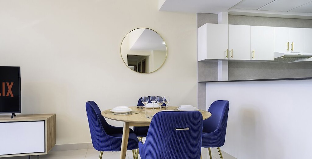 LUX The Continental Marina Suite