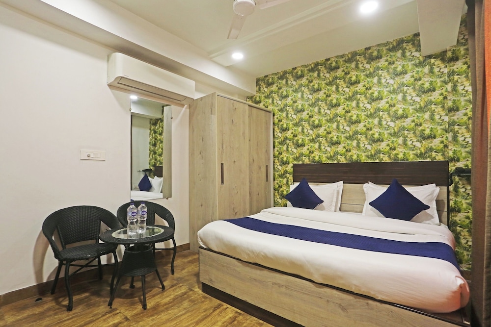 Hotel Aerostar Gold Near Yashobhoomi