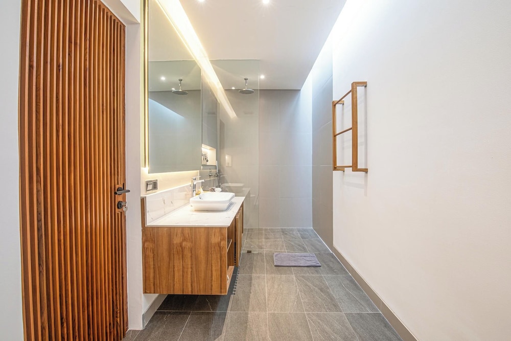 Elegant 6BR Canggu Retreat Just 400m to the Ocean