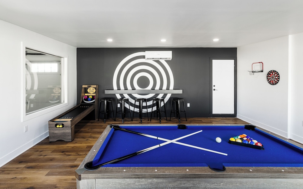 Sunburst Estate - Pool - Hot Tub - Tons of Games!