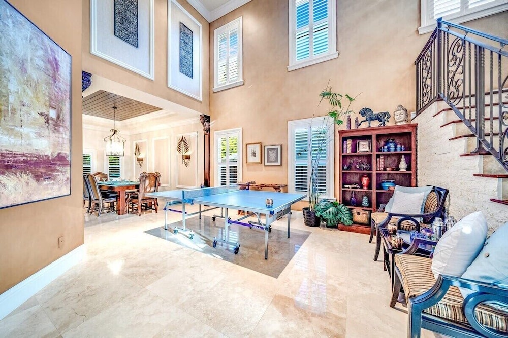 5 Bedroom Luxury Home, Minutes to Las Olas, Shops & Beach