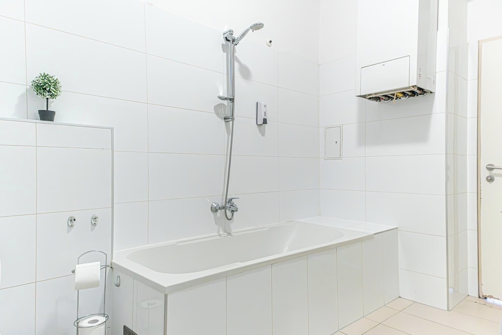 2BR Apt With King Beds Long Stay