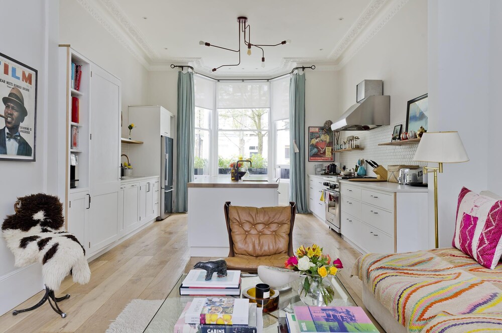 Gorgeous Stylish Interior Designed 5 Bed Home in Holland Park - Superb Location