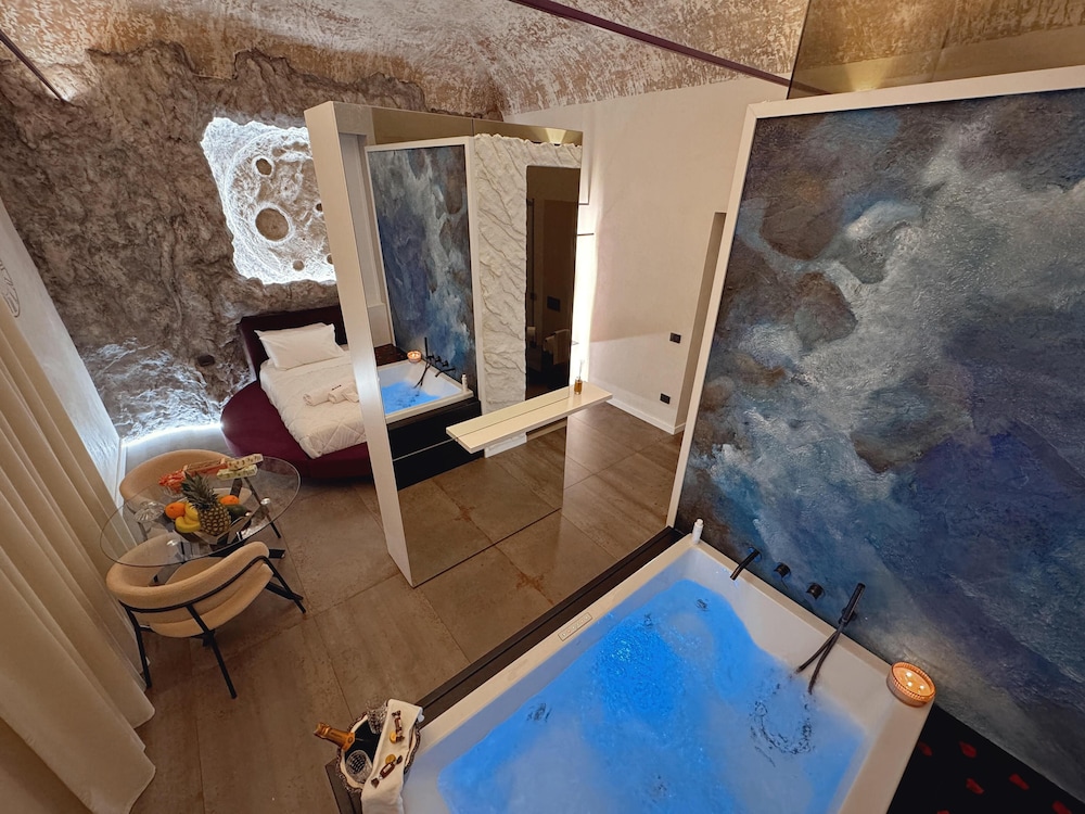 Corona Suite