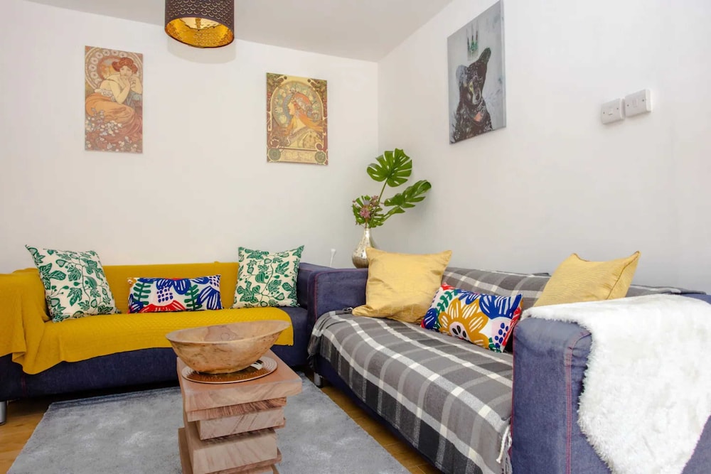 Stylish 4BD House With Private Garden - Stratford