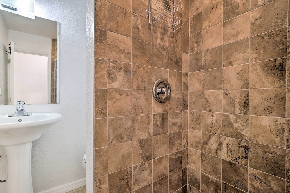 Waterfront Lauderhill Villa - Remote Escape! - Property Image 16