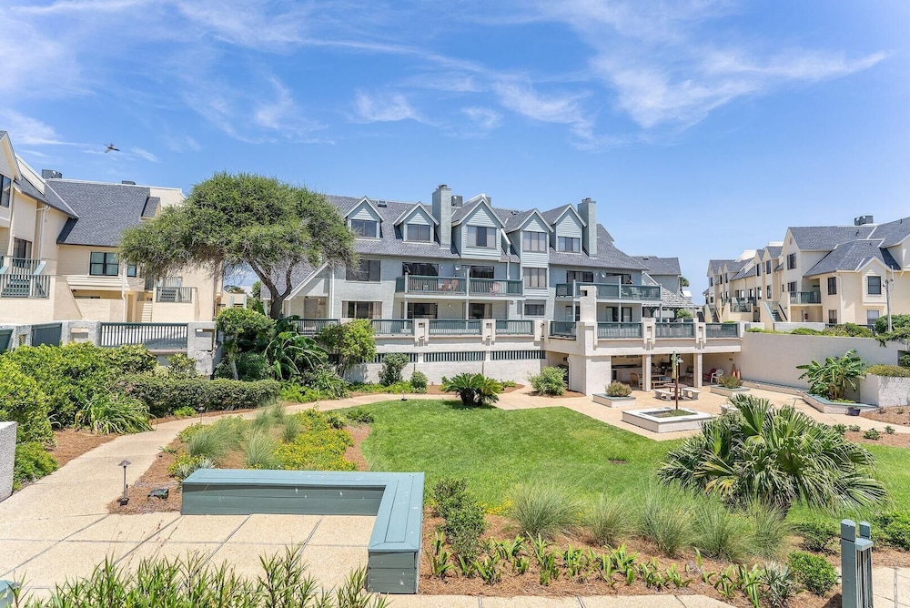 Condo with Resort Access - Great North Island Location