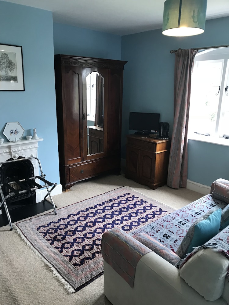 Lower Buckton Country House - Sleeps 12