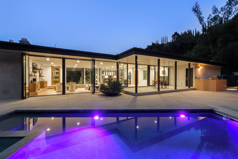 Valea Estate - Secluded Beverly Hills Retreat 1-acre Oasis