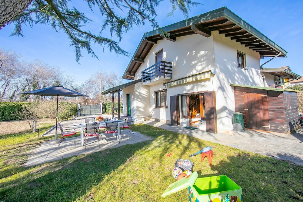 Cedar House Villa Few Minutes From Lake photo 1
